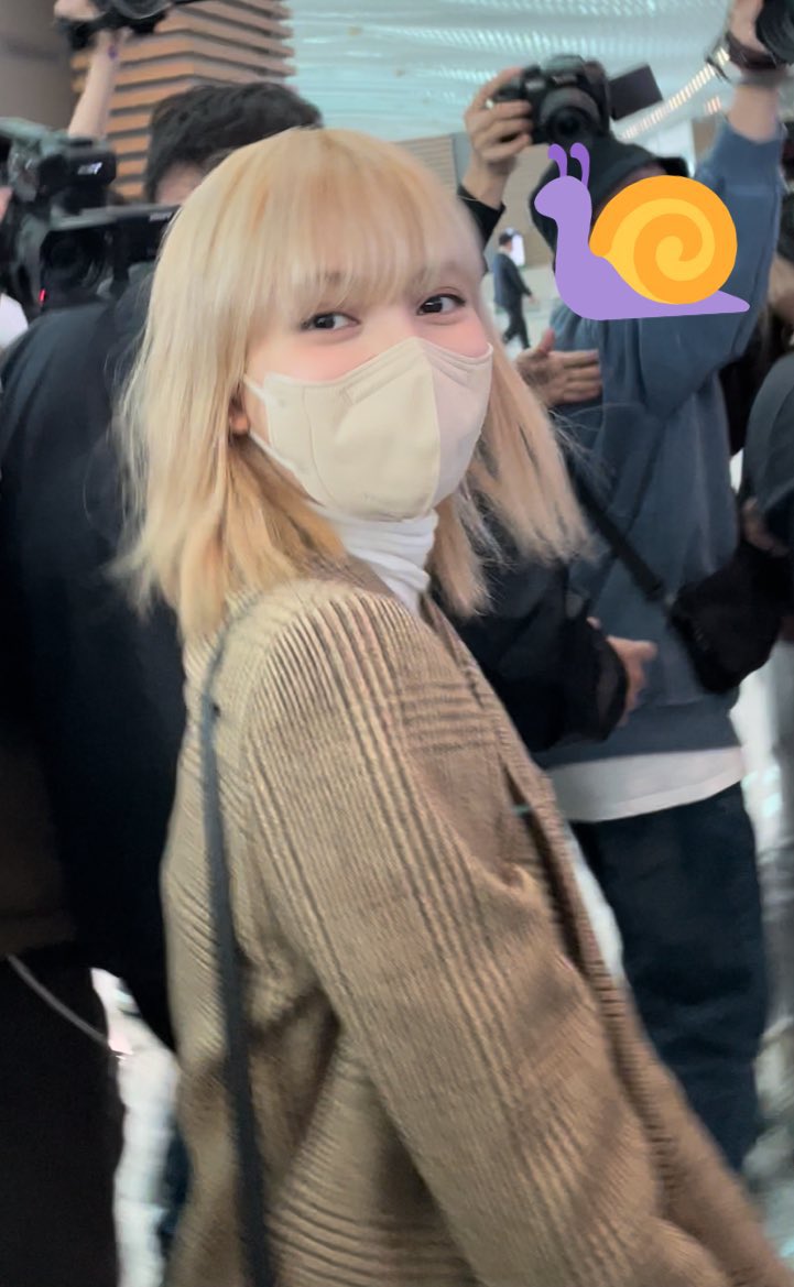 BEELISAMNB's tweet photo. ใครอยากผิวดีแบบน้องลิซ่าไปจัดค่ะ555 #ผิวชมพูแบบลิซ่า #LISAxMAC #LISA https://t.co/P5XgmcEX5E
