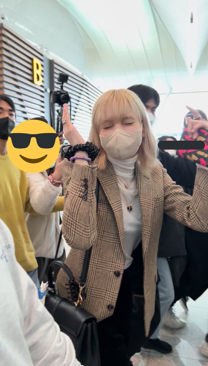 BEELISAMNB's tweet photo. ใครอยากผิวดีแบบน้องลิซ่าไปจัดค่ะ555 #ผิวชมพูแบบลิซ่า #LISAxMAC #LISA https://t.co/P5XgmcEX5E