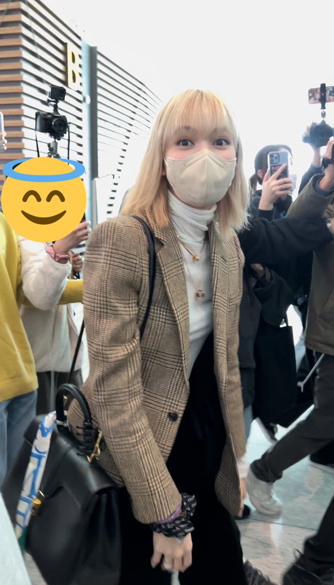 BEELISAMNB's tweet photo. ใครอยากผิวดีแบบน้องลิซ่าไปจัดค่ะ555 #ผิวชมพูแบบลิซ่า #LISAxMAC #LISA https://t.co/P5XgmcEX5E