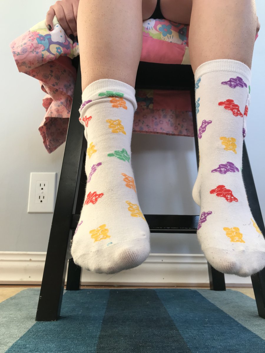 miki_toes's tweet photo. Walked around all day in these socks. Do you want to see me take them off with my toes? #feet #feetworship #feetpics #asianfeet #longtoes #takingoffsocks
https://t.co/z8xqcWukf5 https://t.co/mFp3Tqe7sq