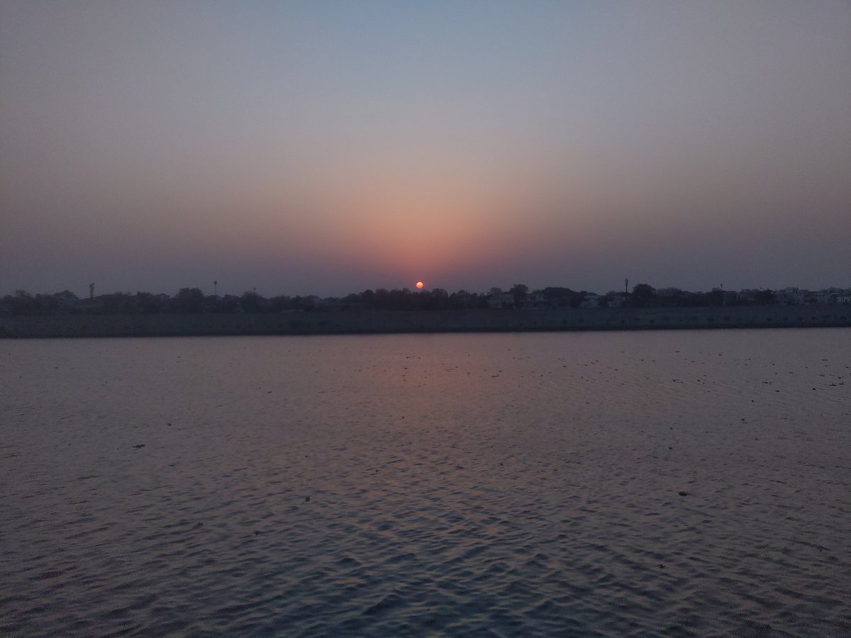 IMParvDave's tweet photo. @Prerna_1604 @hetansh_7 A venue we can't resist to running. https://t.co/gIVGVLae6y