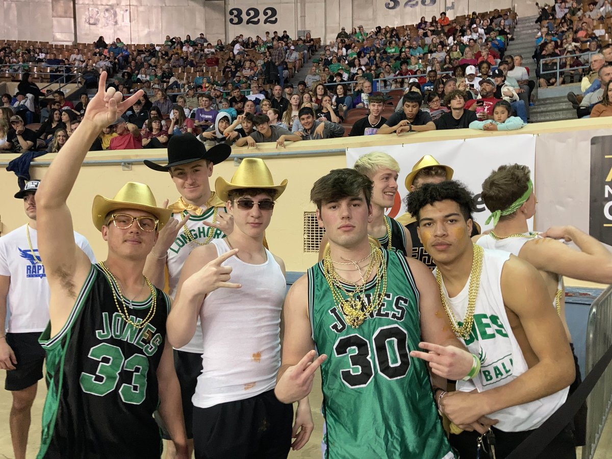jones_journal's tweet photo. The crew is ready.   A little more than 30 minutes to tip.  

#TTHL #OKpreps https://t.co/khJiAtmHOy