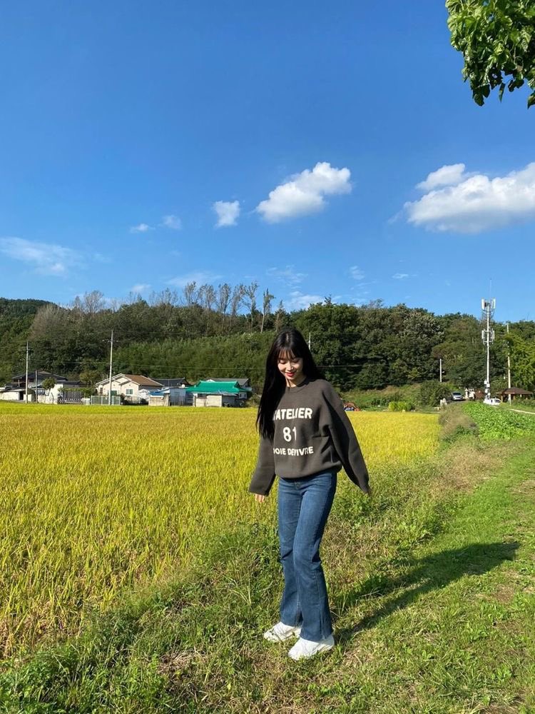 lvyujw's tweet photo. happy sumin day ! 🤍
#HappySuminDay 
#STAYC #스테이씨 #Sumin #수민 https://t.co/vhxgWjcFQL