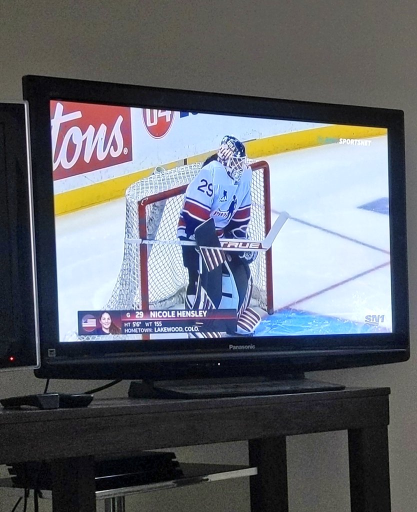 S_Oliphant19's tweet photo. +++more of this, please @PWHPA @NHL
LOVE me some Saturday afternoon 🏒🇨🇦🇺🇲
Especially getting to watch #SicNic @NicHens29 👀❤️ #LUalumni 🦁
#RivalryRematch https://t.co/WgMUb4hKIw