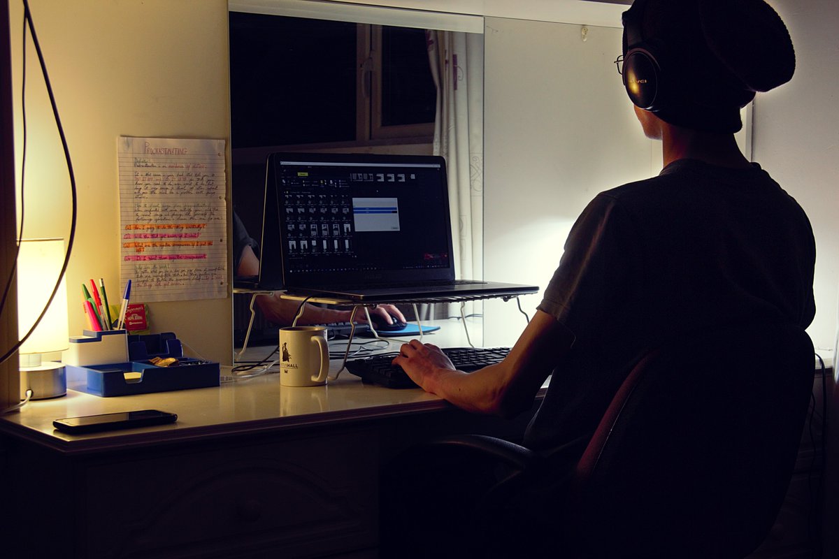 JohnStevens935's tweet photo. There's something about editing at night that makes it that bit special. I'm more focussed, less distracted, more creative, more inspired and motivated. I have tried for such a long time to become an early bird, but I guess I'm a natural night owl🦉
#filmschool2022 #jaswilltell https://t.co/9IITaaMFyG