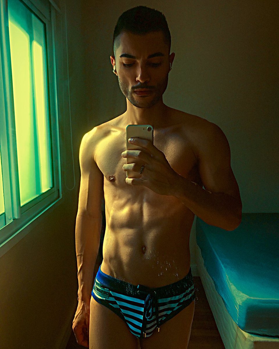 olha_du's tweet photo. Veio aí #GlowUpLGBTQ https://t.co/Loljqj6eAE