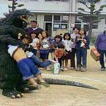 爆笑‼子供に優しく大人には容赦しないゴジラ現る⁉