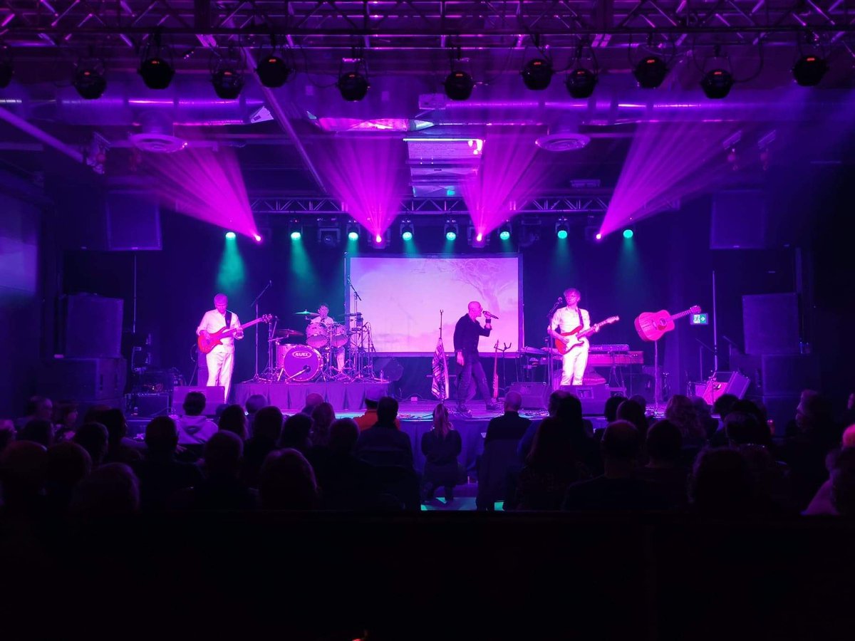 maxwellsmusic's tweet photo. Awesome show tonight with #TheGenesisExperience at #MaxwellsWaterloo! https://t.co/S6OAEHl03F