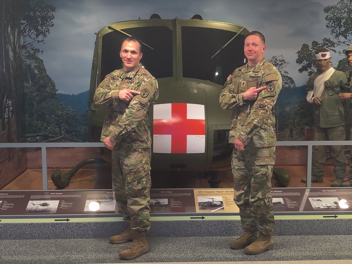 CSMMEDCOM's tweet photo. The 2022 U.S. Army Best Medics were recognized by the VCSA yesterday and then stopped by for some #prideinthepatch with The Surgeon General and I...next stop Ranger School for MAJ Alhorn and SFC McAfee! @ArmyMedicine @RHCCentral @16thSMA https://t.co/Z1bcH6lPz0