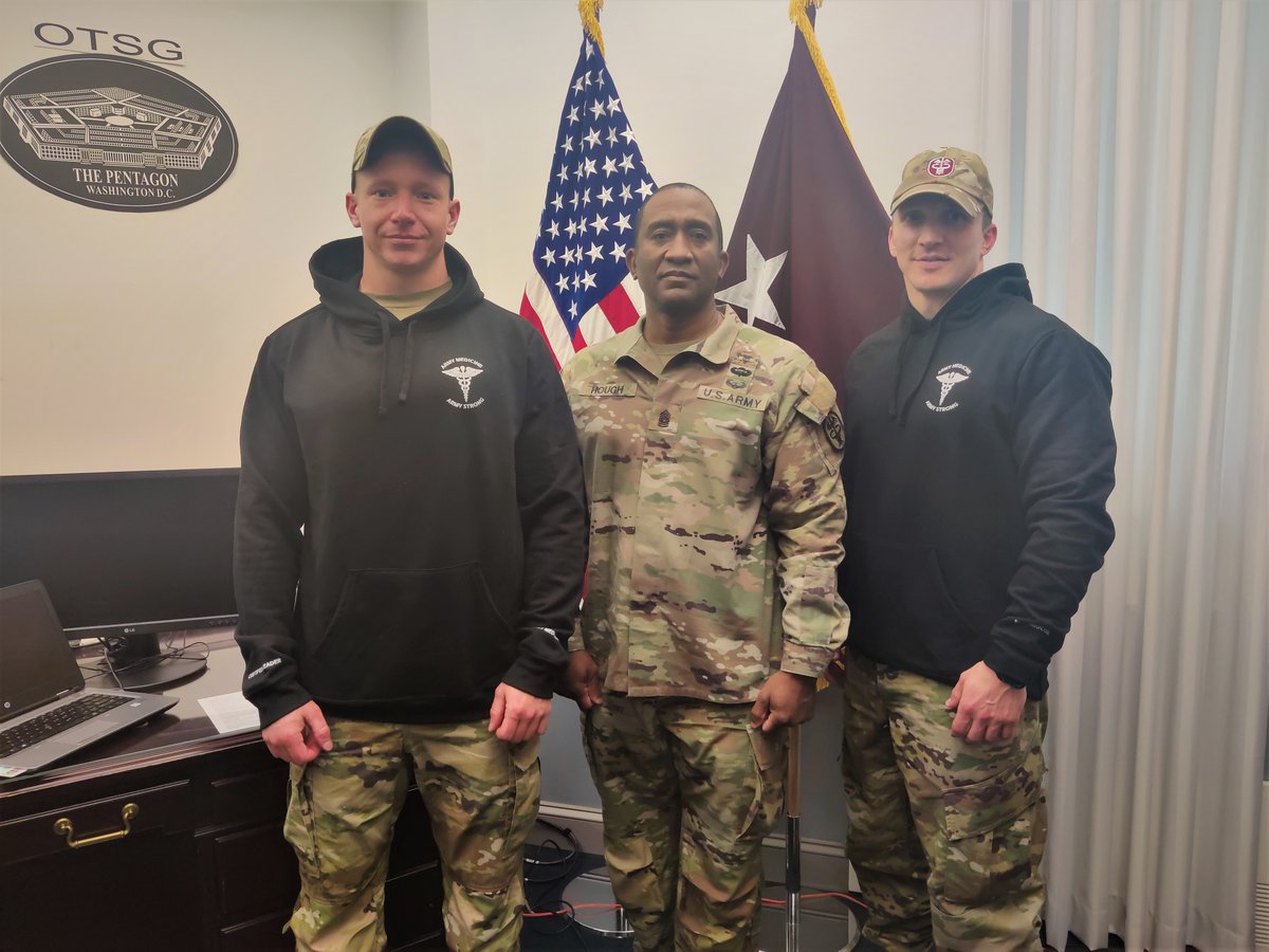 CSMMEDCOM's tweet photo. The 2022 U.S. Army Best Medics were recognized by the VCSA yesterday and then stopped by for some #prideinthepatch with The Surgeon General and I...next stop Ranger School for MAJ Alhorn and SFC McAfee! @ArmyMedicine @RHCCentral @16thSMA https://t.co/Z1bcH6lPz0