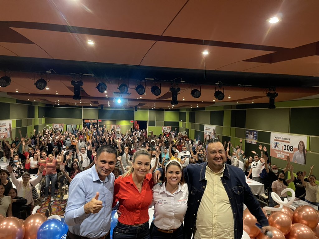 Yuliethandreas4's tweet photo. Terminó mi campaña FELIZ, en el mismo recinto donde hicimos nuestro primer encuentro de un sueño llamado #UnVotoDeConfianza.
Gracias y mil gracias a todos por su apoyo, compromiso y cariño . ¡Juntos lo vamos a lograr! 💪🏼 #CD108 https://t.co/sMWsw9zCf5