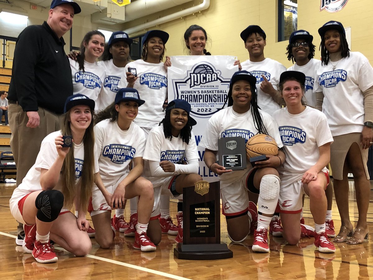 Owens_WBB's tweet photo. NATIONAL CHAMPIONS! The No. 1 Express win the 2022 @NJCAABasketball National Championship over Hostos CC, 65-56! #DidMore #ProvedThemRight #MarchMadness2022 
🅾️🏀🎯🏆 https://t.co/JBR7AWqjg5