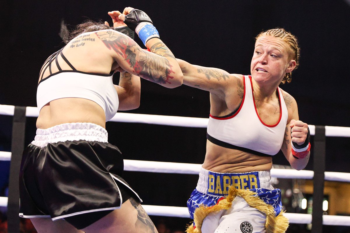 bkbbareknuckle's tweet photo. “She Hulk” @barber_mma comes out with a statement, knocking Skylar Barnes to the mat 4 times in the first before the ref called it. #BYB9 👊 https://t.co/gWdif1hG5k