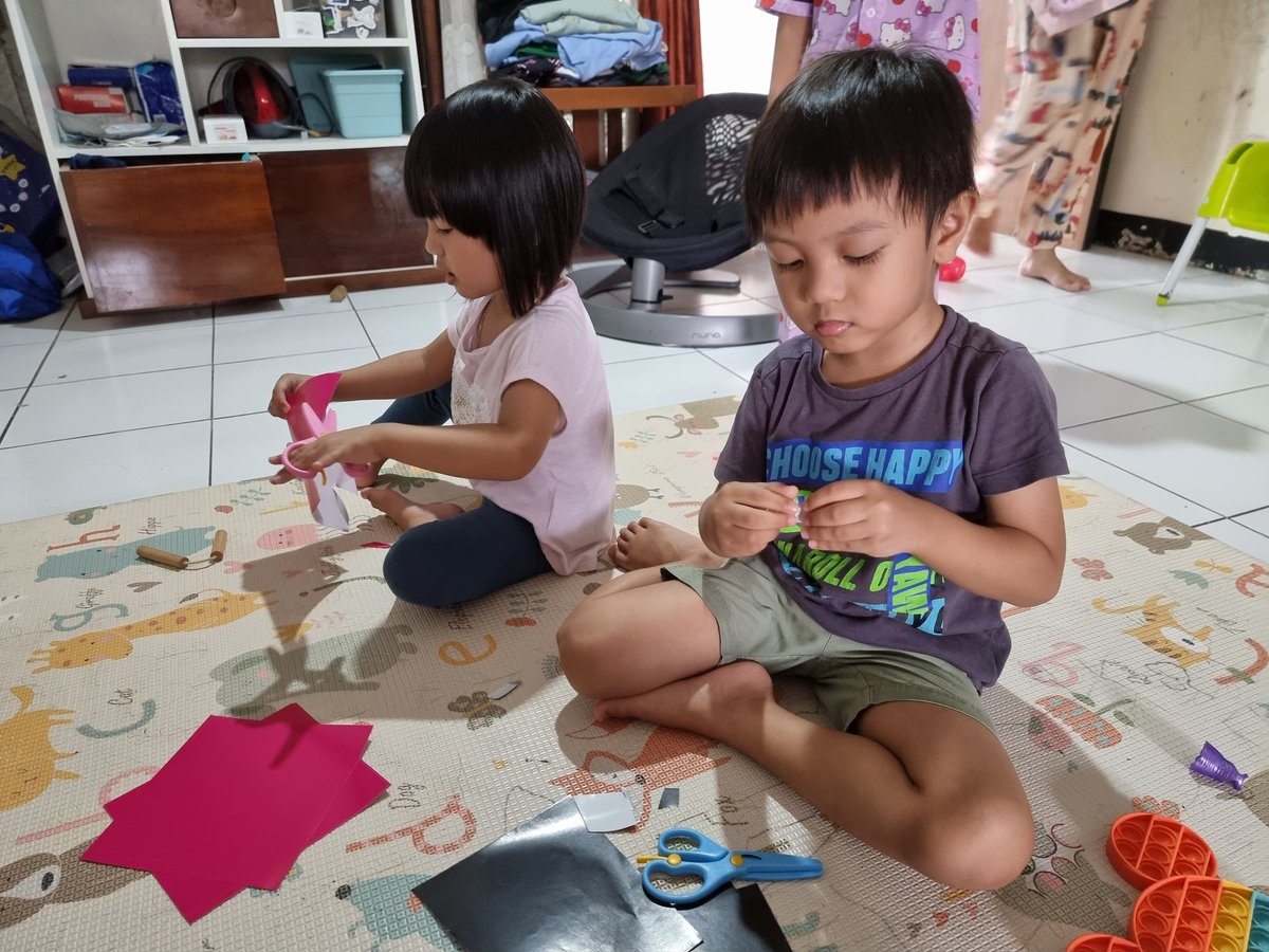 memestikaa's tweet photo. Sibuk bener dah😏 https://t.co/BX9YUkVE8J
