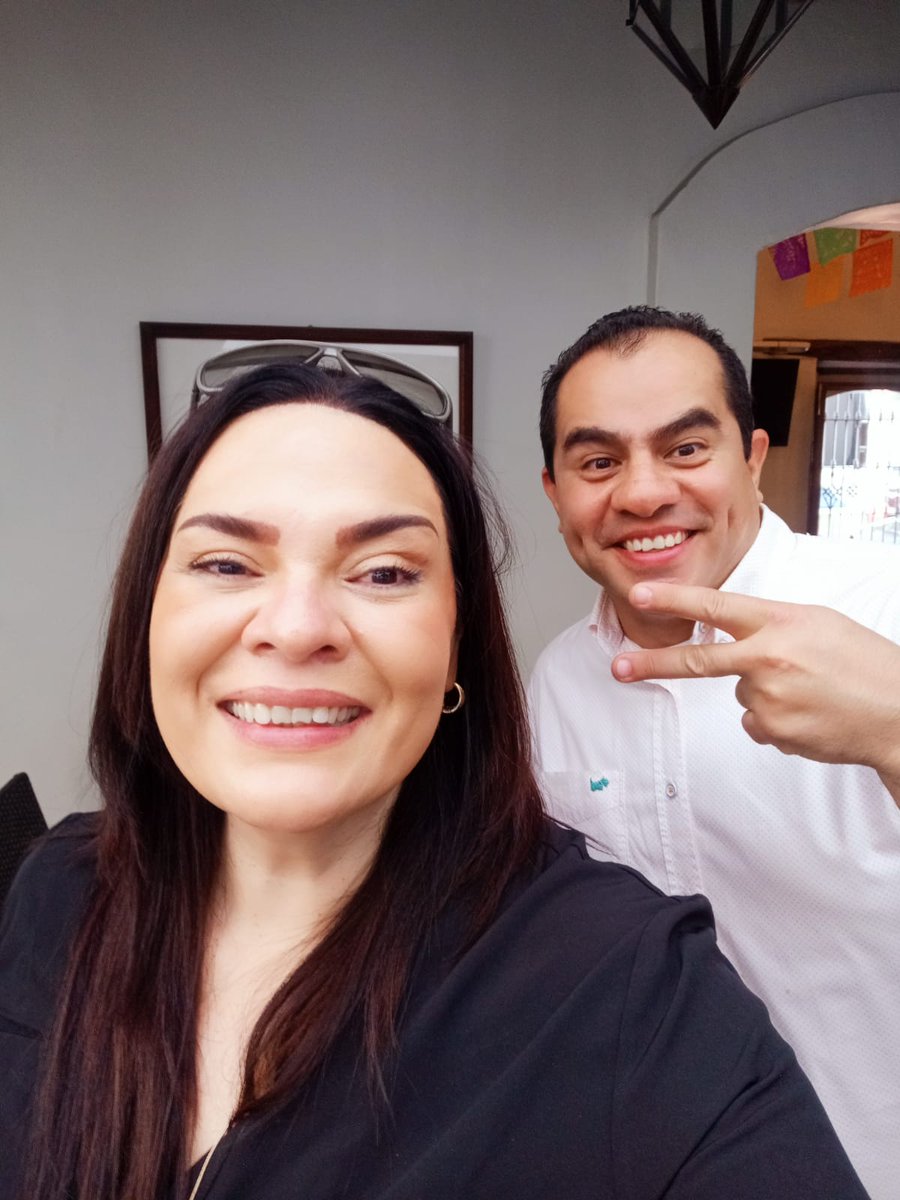 JUANP_DELEON's tweet photo. Un lujo conversar con @zchagoya en su tierra y encontrar alianzas de cooperación en beneficio de #Oaxaca y #México #TeamDirCom https://t.co/b26zeePZFi
