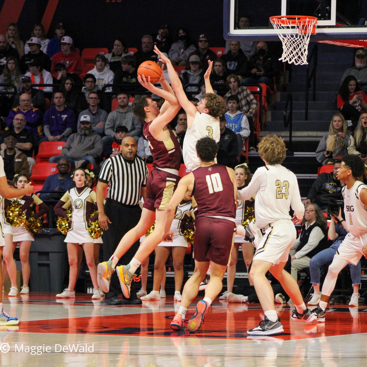 IgnatiusWPM's tweet photo. Saint Ignatius College Prep #Chicago IHSA 3A Final Four Championship *where our men’s basketball team competed for the 1st time in school history, earning 3rd Place. Pics by Maggie DeWald (SICP Student &amp; WBN Photographer) Go Pack! https://t.co/frEhFAF9m6