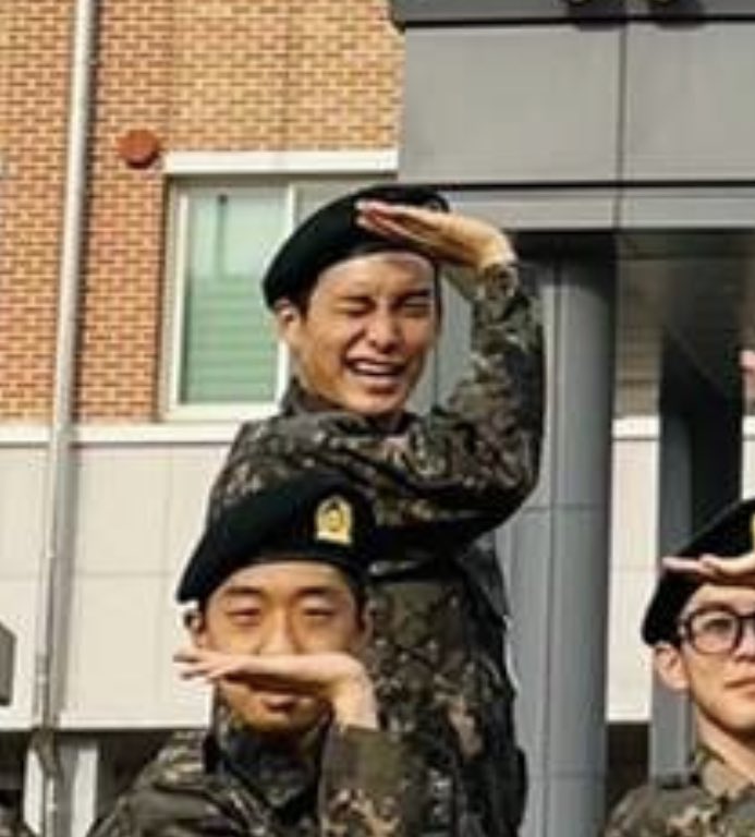 junheest2's tweet photo. all the grinny and smiley faces junhee keeps giving us on his military photos im 😭 https://t.co/q3rkKLZJpX