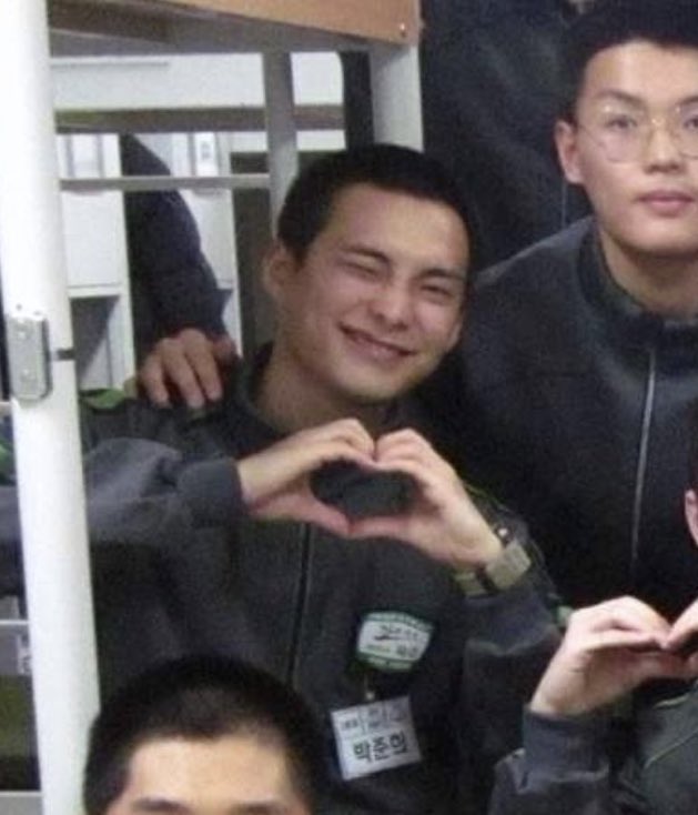 junheest2's tweet photo. all the grinny and smiley faces junhee keeps giving us on his military photos im 😭 https://t.co/q3rkKLZJpX