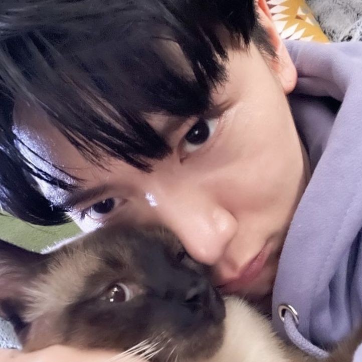 urgabrieln's tweet photo. hey?!
just call me gab^^,
 i'm new here so ya?!want to be my friends?!

#roleplayerindonesia #roleplayer https://t.co/eZEpcpO2TM