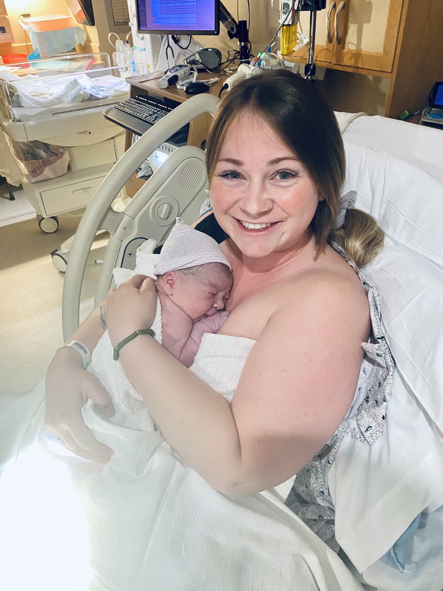 baileydramsden's tweet photo. back, had the baby. https://t.co/j56jYy4wPk