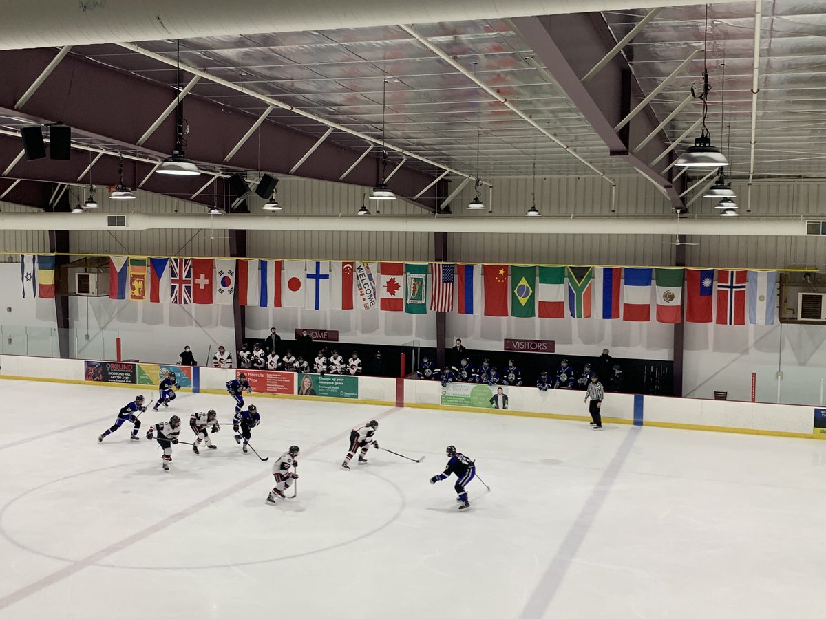 Disappointed to still see the Russian flag flying in a <a href="/myRichmondHill/">myrichmondhill</a> run facility with no signs of support for the people of Ukraine #IStandWithUkriane