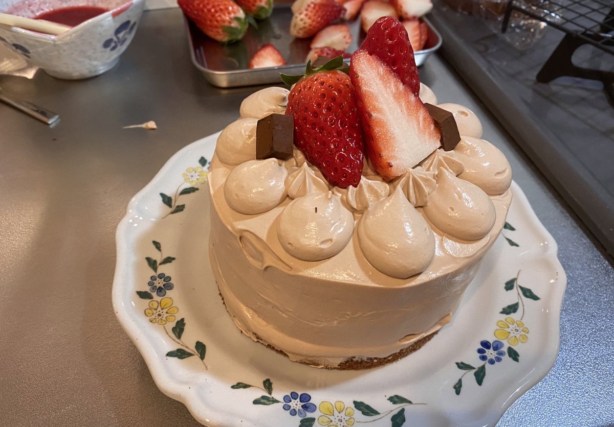 rikarr17's tweet photo. ❤︎チョ���ケーキ

バレンタイン用に作ったケーキ
スポンジはNHKグレーテルのかまど、クリームはタカナシ乳業さんのレシピです☺︎
コッタで購入したヴァローナのチョコレートを生クリームに使ったおかげで凄く美味しい…

#お菓子作り
#バレンタイン
#cotta https://t.co/8wzC5t79vH