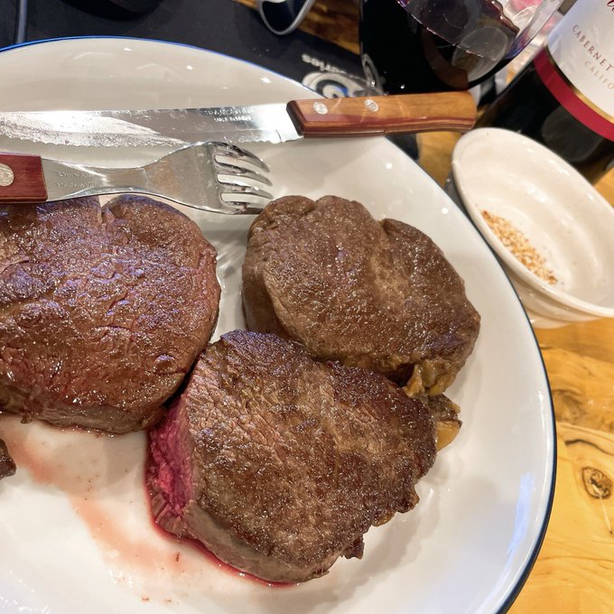 ひさびさ肉焼いた
はなまさのシーズニングめっっっちゃうまいぞ!!
わさび醤油に匹敵する 