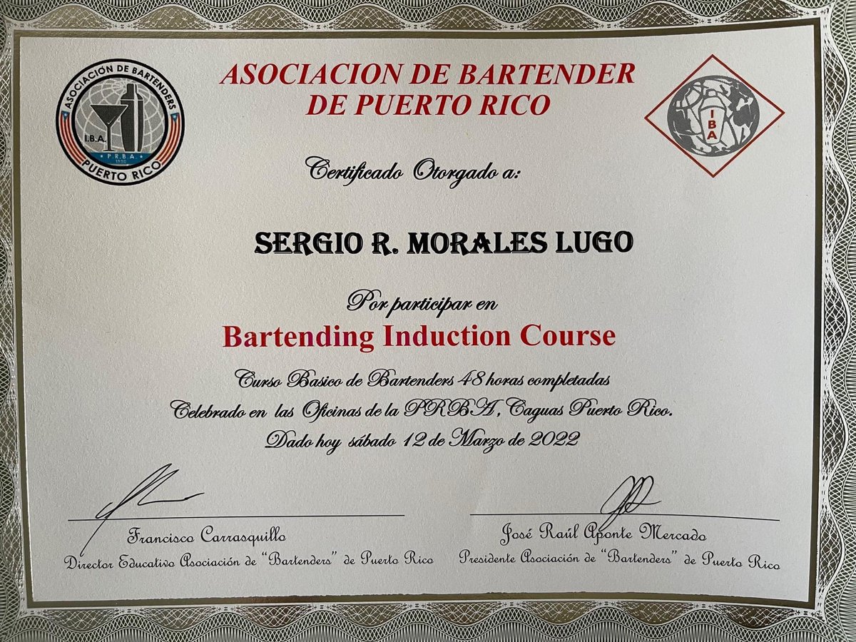 SRML_99's tweet photo. Oficialmente soy bartender!🍸🍾 https://t.co/81sdIjK8PY