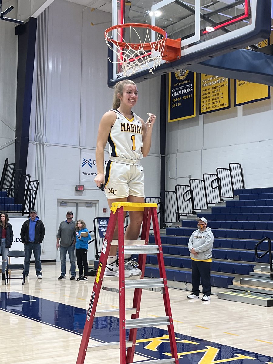 WehnerJoan's tweet photo. Beyond proud of you ⁦⁦@WehnerJayla⁩ 🏀 Love the way you always compete💛💙 #sweet16 #winningmatters ⁦@MarianUnivWBB⁩ https://t.co/Npm2LkQdOS