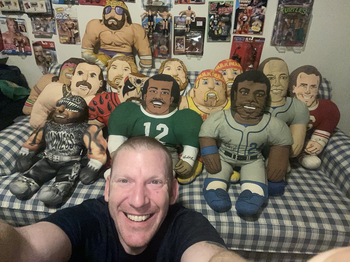 Chillin’ with my buddies!!! 

#wrestlingbuddies #tonka #wrestling #football #collectibles #figlife
