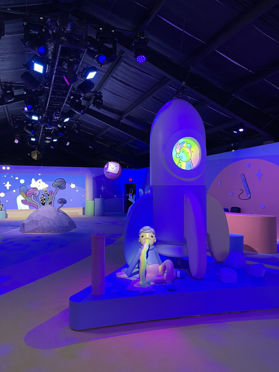 Thank you <a href="/doodles/">doodles</a> <a href="/poopie/">poopie</a> <a href="/evankeast/">evan 🌷</a> <a href="/burnttoast/">burnt toast</a> for having <a href="/Noodles_NFT/">Noodles</a> at SXSW 🥳