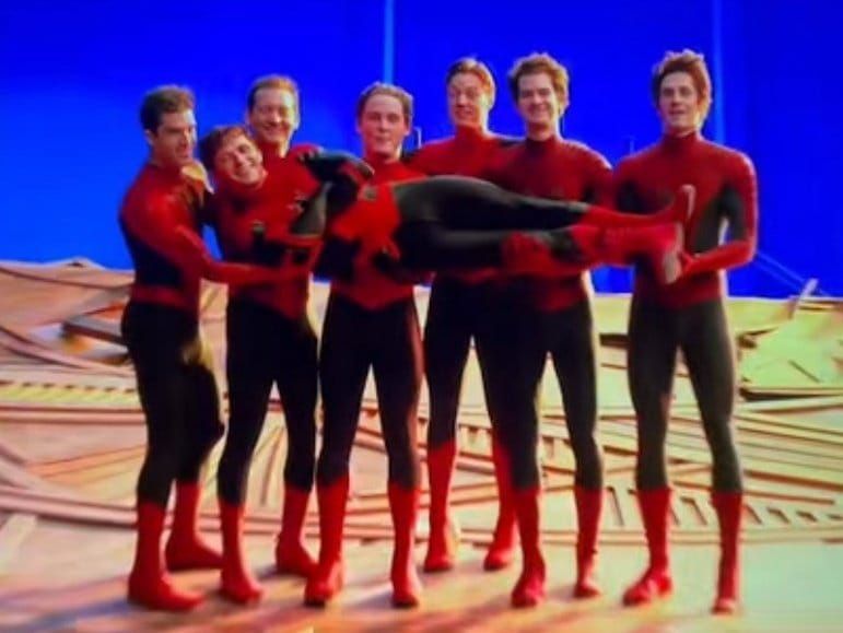 📸 Tom Holland, Tobey Maguire, Andrew Garfield e a equipe de dublês no set de #SpiderManNoWayHome