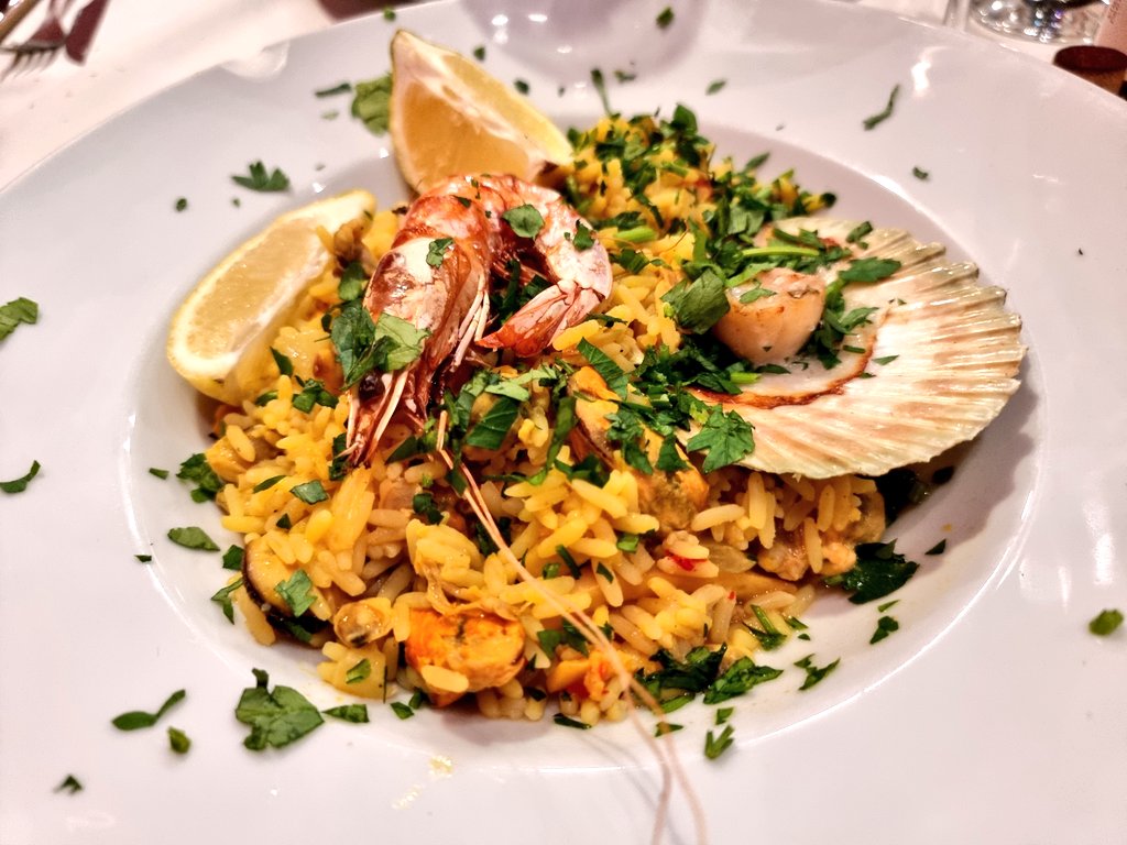 La electricidad de #Gualtallary en este malbec de #LosChocos. Arranca austero en nariz, y de a poco van apareciendo los aromas a fruta negra/roja y hiervas frescas, la acidez punzante y la textura fina de sus taninos aún salvajes. Un viaje este vino de <a href="/Germasera/">Germán Masera</a>.