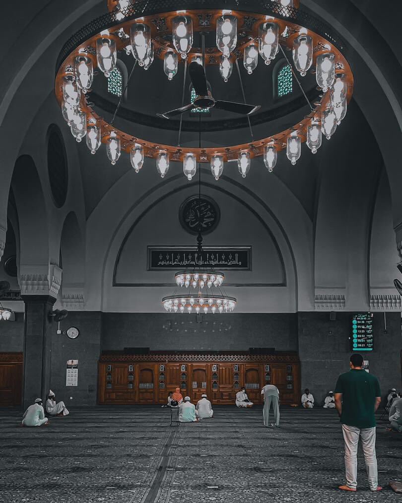Omer_09162's tweet photo. ✍️ماذا يقول رسول الله صلى الله عليه وسلم عن قدوم شهر رمضان ؟ فعن عبادة بن الصامت رضي الله عنه عن النبي صلى الله عليه وسلم قال : أتاكم شهر رمضان شهر بركة فيه خير يغشيكم ��لله فيُنزل الرحمةَ ويَحُطُّ فيه الخطايا ويستجيب فيه الدعاء ينظر الله إلى تنافسكم ويباهى بكم https://t.co/FANZDajyR0
