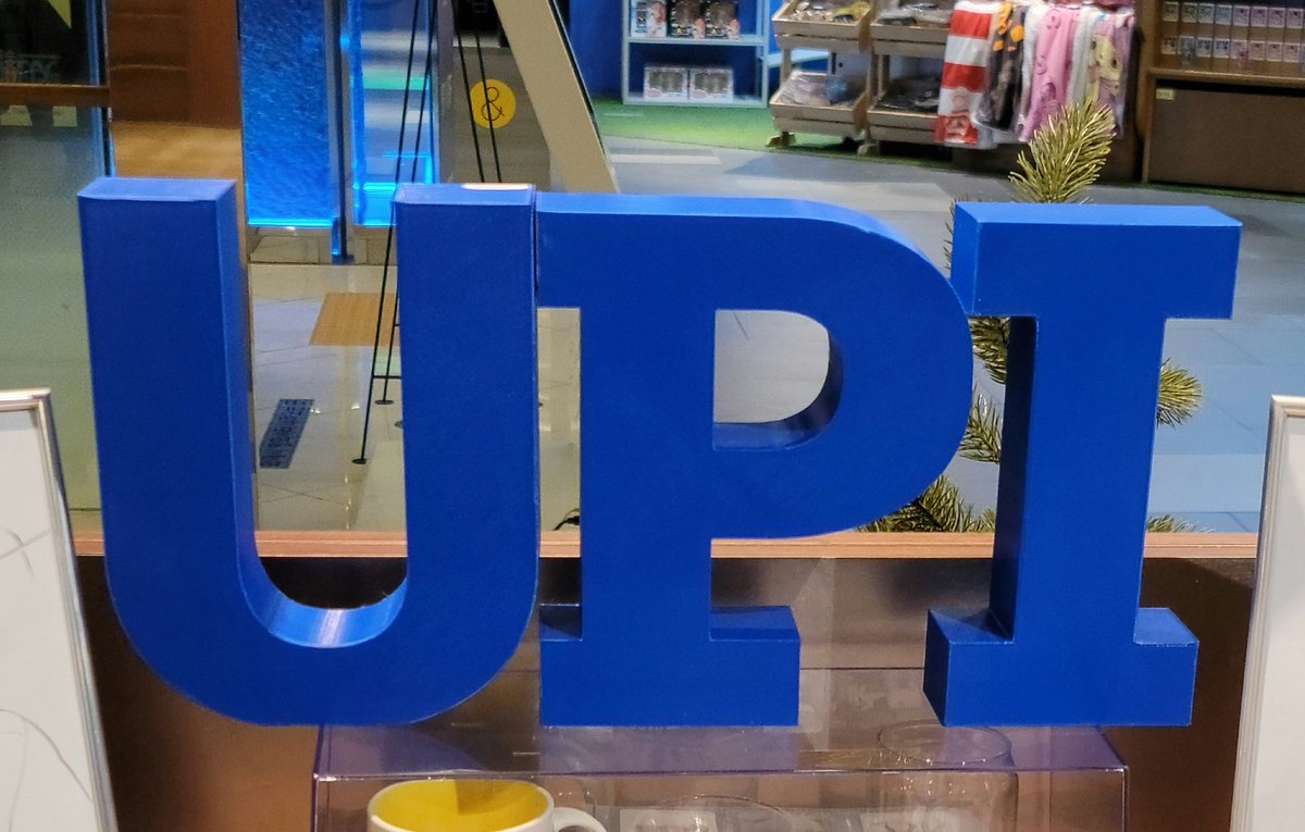 pingboss7's tweet photo. 어피님(@upi_045) 모펀기록타래❤

1. UPI 3D프린트 제작 전시
   - 어피님이 좋아하시는 파랑색으로 3D프린트제작❤

2. 컵 굿즈 제작전시
   - 플러미 : 머그잔
   - 유일적시선 : 언더락잔
   - 향마걸 : 맥주컵모형 잔 https://t.co/gKMCXilDTO