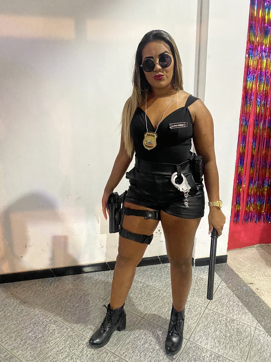 ribeirolaavinia's tweet photo. #festafantasy 👮🏾🤤 https://t.co/zrWFY2pupU