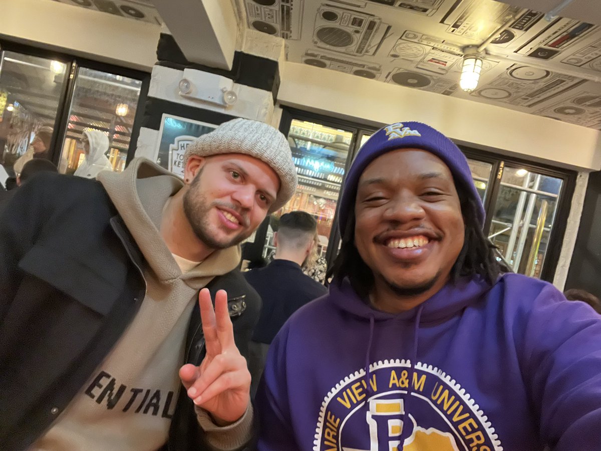 GregJacksonII's tweet photo. My Houston OG came to town! https://t.co/hesuQOCZWL