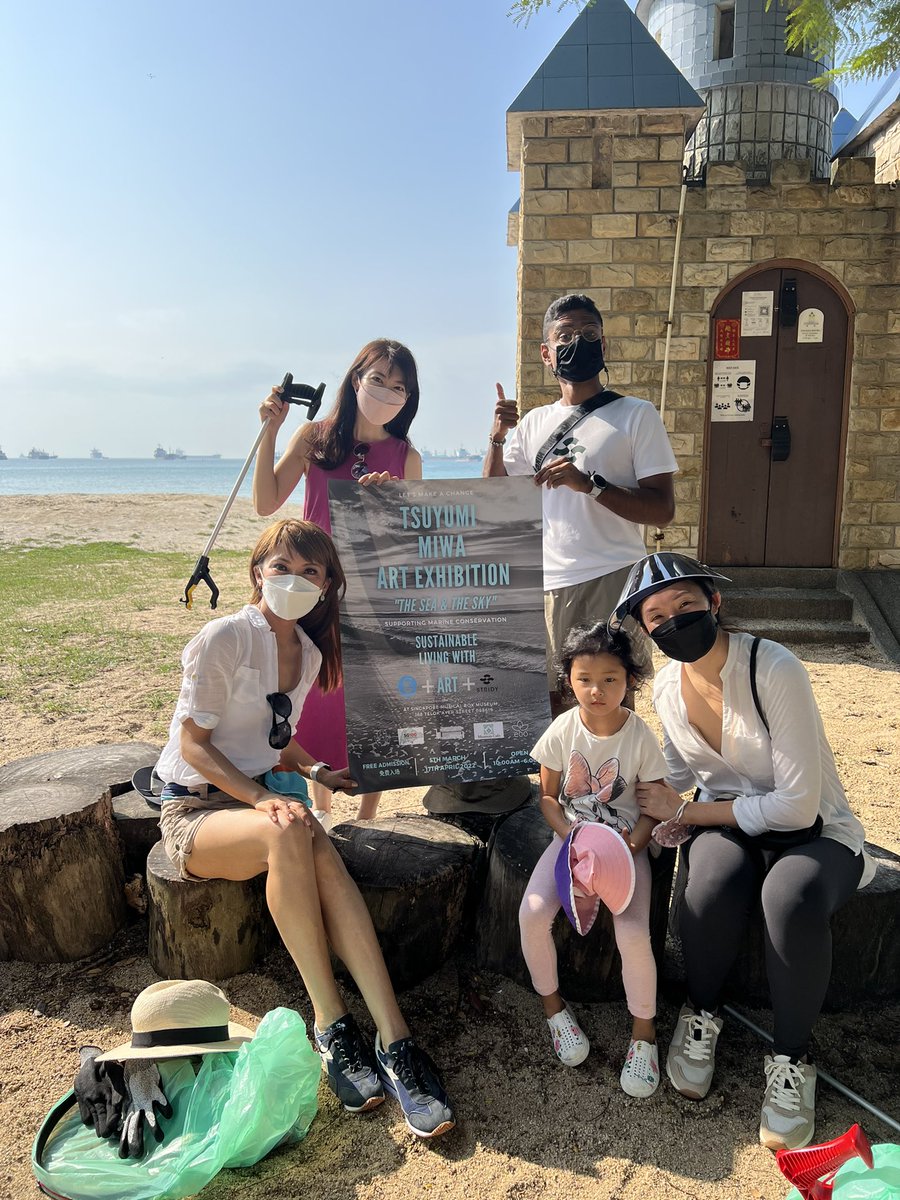yukiishihara12's tweet photo. 土曜の朝はArtist三輪つゆ美さん×#Seastanable ×#stridy コラボ開催、ビーチの清掃に参加。チャンギ国際空港にも近いビーチ。砂浜がキラキラしてるーと近づいてみるとセロファンやプラスチックゴミでショックを受けるも😭#サステナビリティ を考える良い機会に!Thank u for organizing @stridyapp https://t.co/HI6q9k5iWD