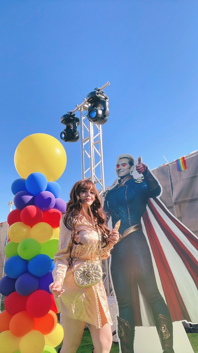 DanyanCatSQ's tweet photo. Wero si alcanzó su foto con veloz y yo me atonté jejeje, intentaré tomármela en la fiesta mientras tengo mi foto con Vengador fake 

Trailer s3 👊🏻 🦸🏼‍♂️🔥

https://t.co/cgmMyWmOlK https://t.co/JpUx66tD9J
