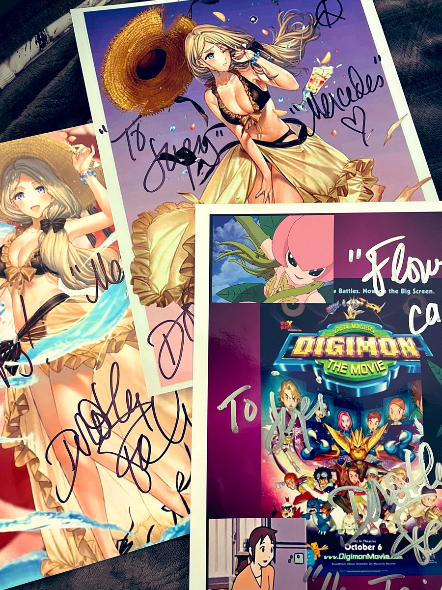 One of my favorite VAs, @DorothyFahn, gifted me some signed prints! I can't wait to put these up, and I hope my Mercie plushie for you arrives home safe and sound very soon! 🥰❤️ 