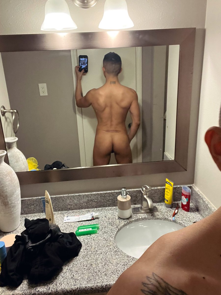 Mezacru2's tweet photo. Sat night outfit #SaturdayVibes #naked #peach #butt #gay #latino #nude #Dallas #mirror #gaydallas https://t.co/rYxFw0Z1oS