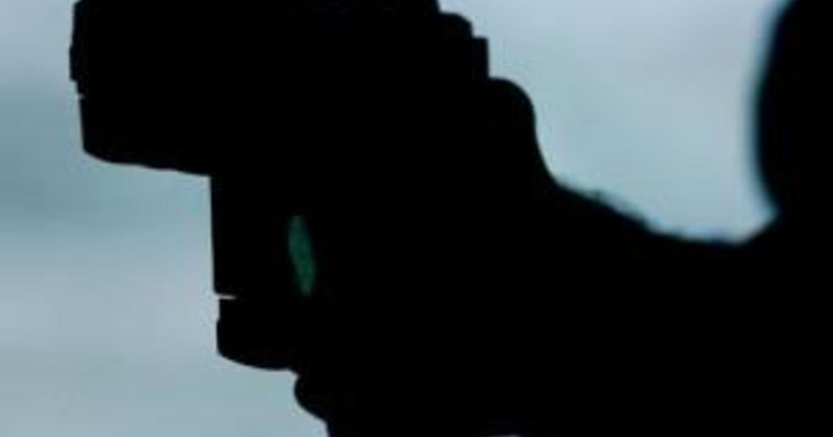 cbschicago's tweet photo. Police issue alert of recent armed robberies in Hyde Park https://t.co/Wlspr1uTGz https://t.co/IJhB91NtFj