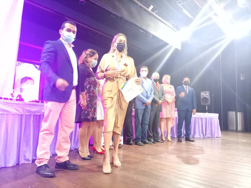 johanyanez85's tweet photo. Extraordinario acto hoy celebrando el día internacional de la mujer, felicito al @clebne_oficial #Funsone #Inemujer por su ejecución, reconocimos la labor de grandes mujeres que han aportado al #Progreso de nuestras islas en distintos ámbitos!! Felicidades.. https://t.co/5OAweyBrcK