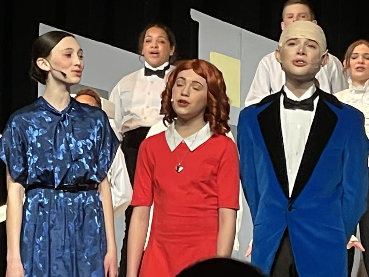 Fantastic job by the ZWMS cast, crew, and Directors of Annie Jr! Shout out to @missj_boyd <a href="/GitskinZWest/">Kara Gitskin</a> <a href="/zwmsnews/">Zionsville West News</a> <a href="/MyZvilleSchools/">Zionsville Community Schools</a>