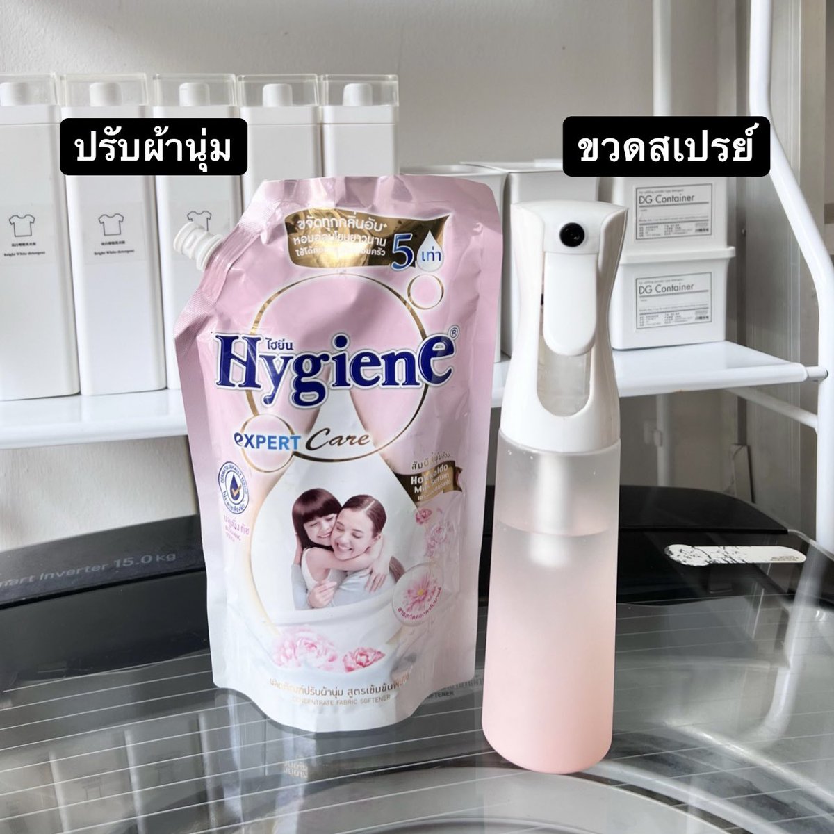 arnathaofficial's tweet photo. ไปเจอทริคทำให้ผ้าหอมมาเลยลองทำตาม จะบอกว่าหอมจริงงงง หอมติดทนกว่าแช่น้ำยาปรับผ้านุ่มธรรมดา หอมเหมือนฉีดพวกสเปรย์น้ำหอมฉีดผ้าเลย คือเค้าให้เอาน้ำยาปรับผ้านุ่มผสมกับน้ำอัตราส่วน 3:1 ส่วนนี่ก็กะๆเอา ไม่ได้เป๊ะมาก ฉีดได้ทั้งตอนผ้าแห้งแล้ว หรือผ้าหมาดๆกำลังตากแดดอยู่ได้เลย ไปลอง https://t.co/kuO3oLKK5C