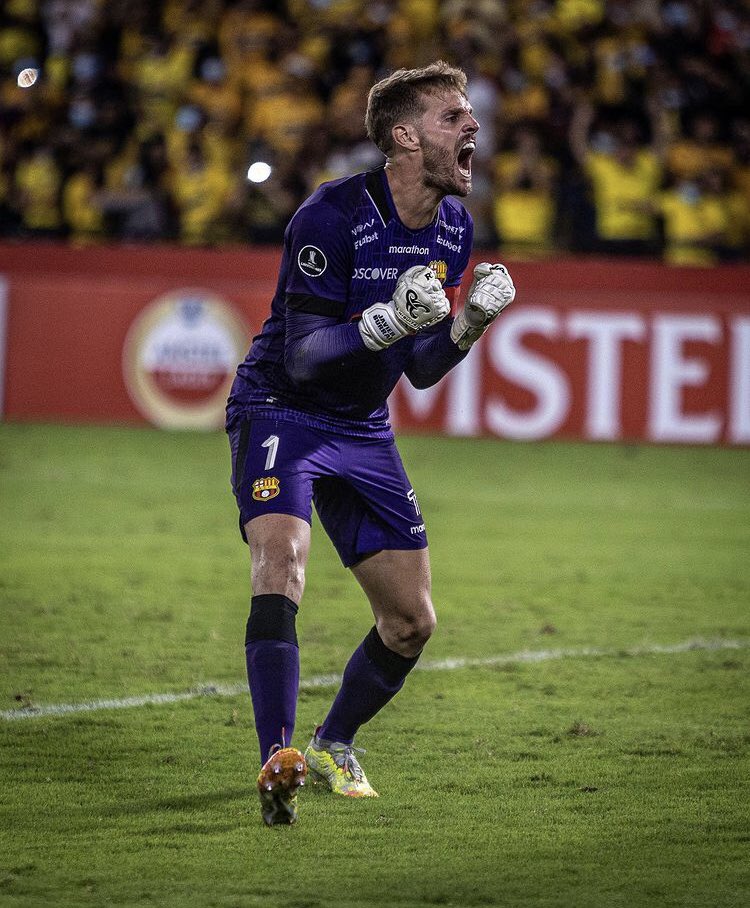 Johaaanss's tweet photo. 7 vallas invictas en los últimos 8 partidos, JAVIER BURRAI https://t.co/08hQoBKlo5
