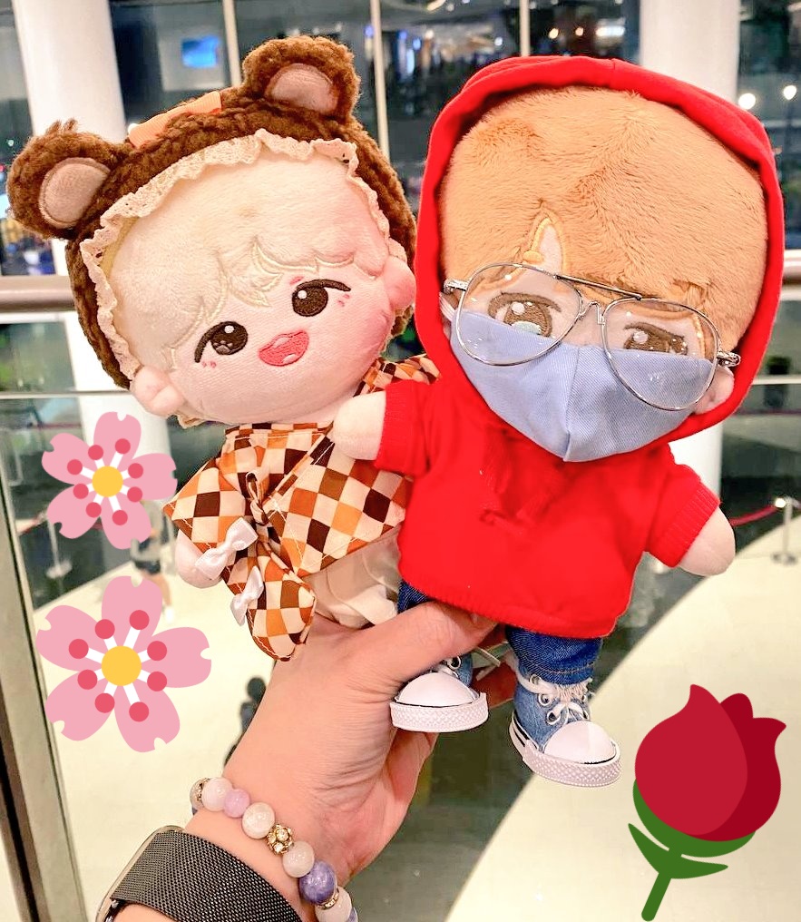 psloveblue's tweet photo. 12.3.2022 pawpawGi had a chillax time wif Grace's baby J b4 the 9pm show @ Vivo~ and thank u to the 3 fansupport givers  @vminspinkyco @soopysope(polaroid💞) @ot7bangtanproj7 💜 #PTD_ON_STAGE_SEOUL #PTDLIVEVIEWING #BTSArmy #PurpleMaskProject #borahaebangtanribbonproj #BTSdollcomm https://t.co/KsSxTrpNij