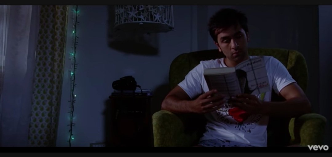ishanmn's tweet photo. @ishqefillum1 Waah lovely! Brilliant eye for detail.
Adding one more. When Sid becomes more of an 'adult', he is shown reading Murakami's Norwegian Wood. This book is earlier shown next to Konkana's bed. The book also has an older woman and young boy in an amorous relationship! https://t.co/L9cfXhMZBd