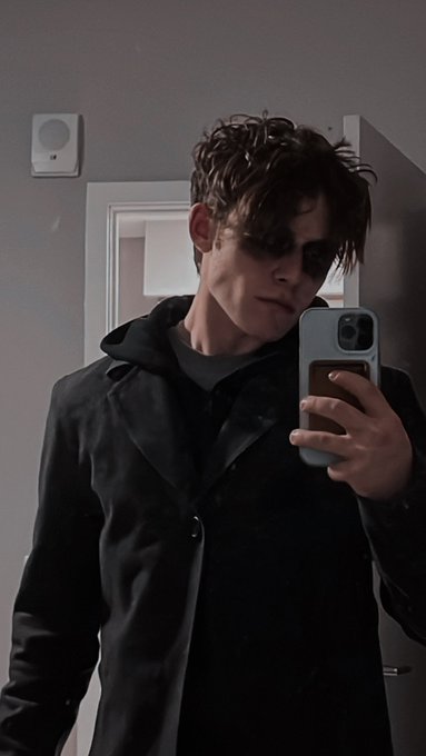 Bruce Wayne day ? https://t.co/QlDS6VAeMT