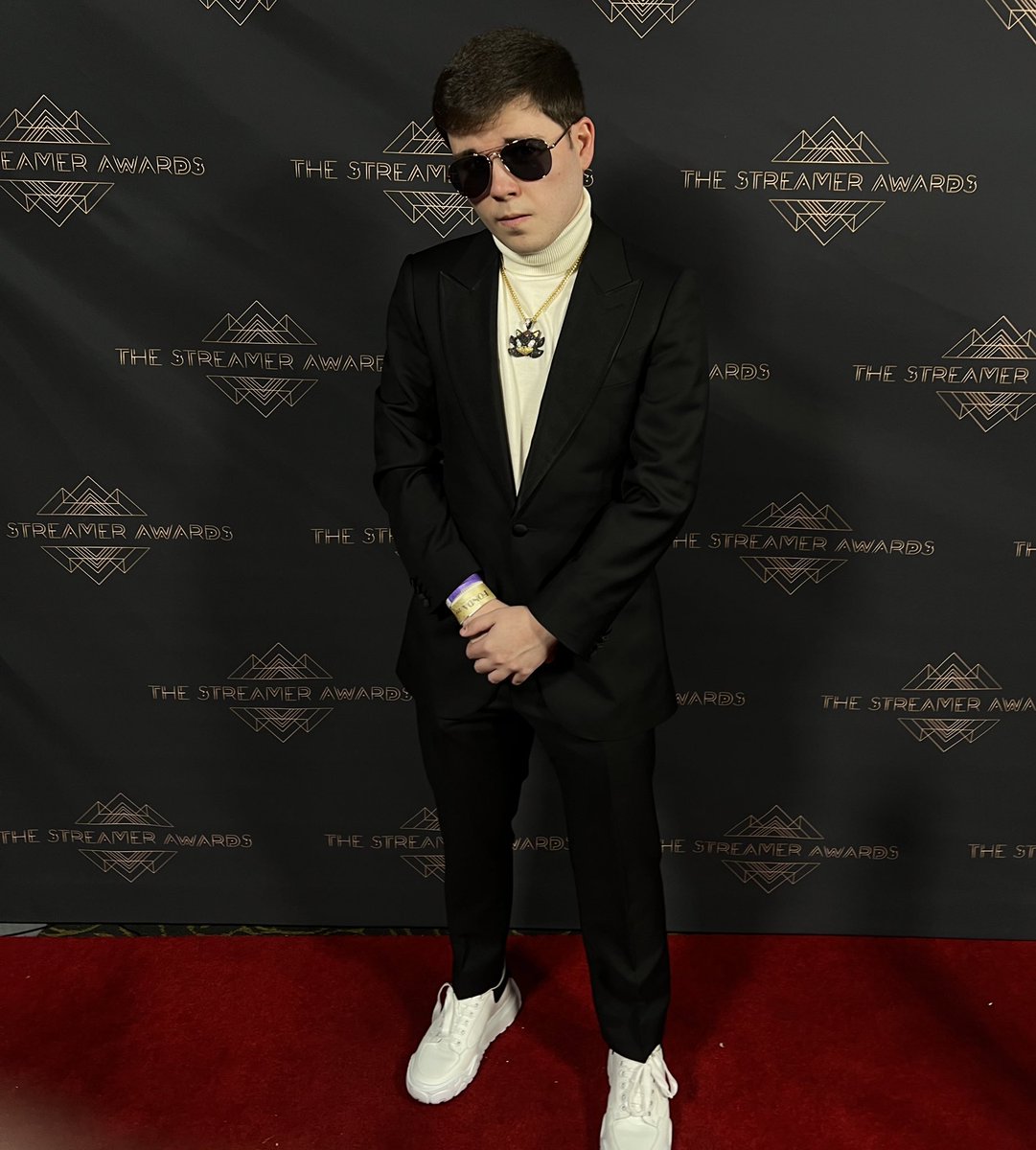 ConnorEatsPants's tweet photo. #TheStreamerAwards https://t.co/5VZhD5RwyH